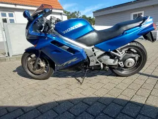 Honda VFR750F 