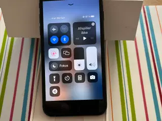 iPhone med oplader