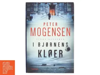 I bjørnens kløer : spændingsroman af Peter Mogensen (f. 1965-01-06) (Bog)