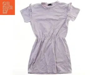Kjole med korte ærmer og rynkedetaljer fra Hummel (str. 140)