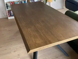 Nyt spisebord