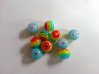 Nye regnbuestribet perler 8mmTransparent