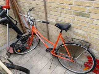 2 ældre damecykler