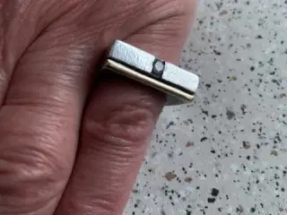 Ring, sølv med guld og zirkonia - patina men fin