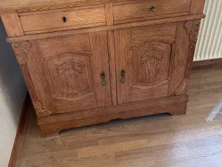 Min mors elskede gamle skab