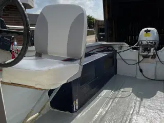 Motor båd med 15 HK påhængsmotor