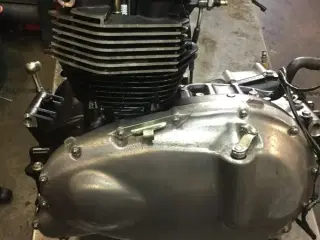 Triumph 865 cc motor sælges