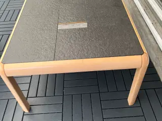 Sofabord med stenplade
