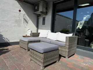 Lounge sofa med ekstra bord/skammel