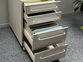 Skuffemøbel, god opbevaring, ex. under skrivebord