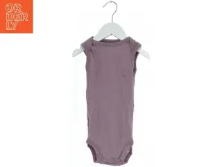 Ærmeløs bodystocking til baby fra 8O8 (str. 92)