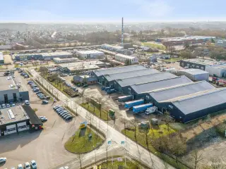 2 200 m² isolerede lagerhaller nær E20 på Holkebjergvej i Odense