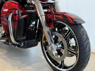 Harley-Davidson FLHTCUTGSE Tri Glide Ultra CVO 117" Trike