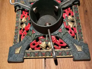 Juletræsfod i støbejern,med gyldne klokker.