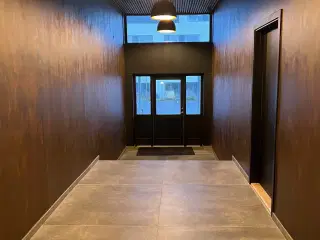 Moderne kontorlokaler til leje med mange faciliteter til rådighed.