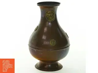 Kobber vase med messing medaljoner (str. 16 cm)