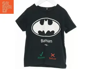Sort T-shirt med Batman-logo fra Name It (str. 116)