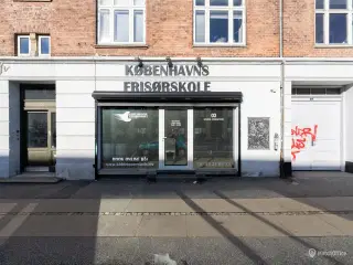 SÆLGES: Turnkey frisørsalon med fuld inventarpakke – midt på Valby Langgade