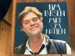 Lp. Kim Larsen. Midt om natten.VG++CoverVG++