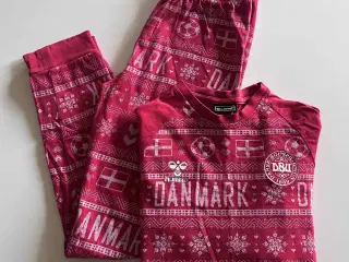 DBU FAN hummel julepyjamas, str. 164
