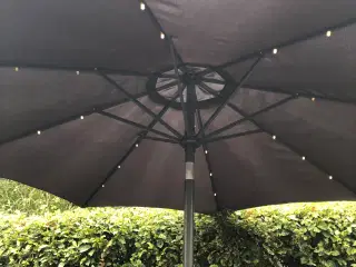 Solcelle parasol med granitfod