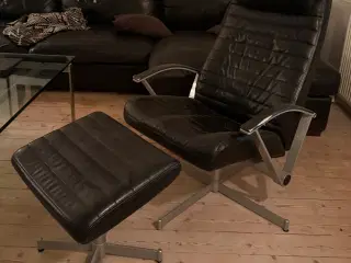 Lænestol med fodskammel 