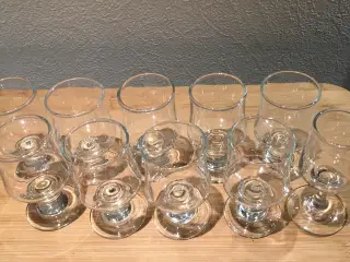 10 pæne og reelle snapseglas; brugt meget lidt.