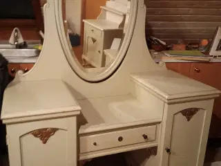 Toilet møbel med spejl 