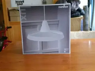 Hvid nordlux lampe helt ny,