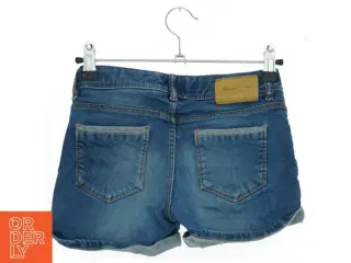 Jeans shorts fra Massimo Dutti (str. 134)