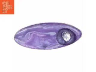 Broche i sølvfarve med lilla emalje og sten (str. 6 x 2,6 cm)
