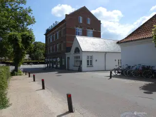 P-plads beliggende på Lyngby Hovedgade 34 / Rustenborgvej 1