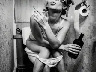 * Lærredsmaleri/tryk; Toilet