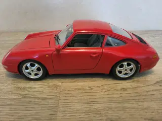 Modelbil: Porsche 911 Carrera 1993.  Skala 1/18.