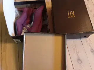 Ubrugte stiletter sælges