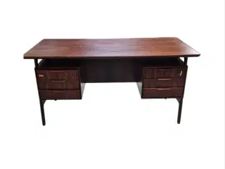 Omann Jun skrivebord