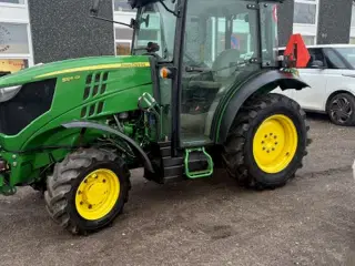 John Deere 5105GF FRONTLIFT. HJUL MED GRÆSDÆK MEDFØLGER