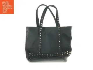 Sort taske med nitter (str. 32 x 24 x 11 cm)