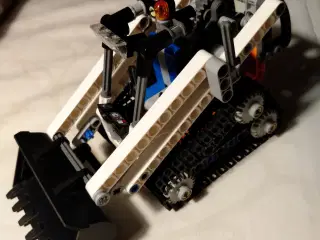 LEGO TECHNIC 42032 Læssevog med larvefødder