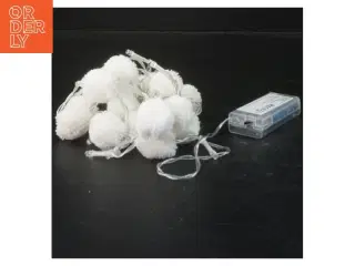 Lyskæde med hvide pompom