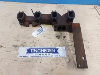 Case 580 SLE Udstødning Manifold  J901919
