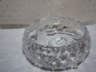 Glas skål på 3 ben