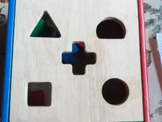 Pullboks med 5 figurer den er fra 1 år.