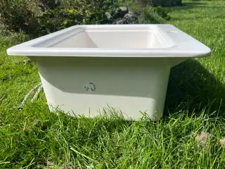 Fransk porcelænsvask med vandhane