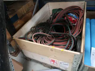Palle med svejseslanger, svejsemaske m.m.