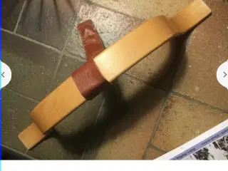 Bøjle til Tripp Trapp stol i lys bøg. Giv et bud.