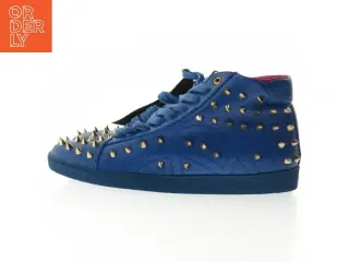 Blå sneakers med nitter fra Pieces (str. 38 )