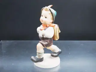 Figur, Dreng på vej til skole