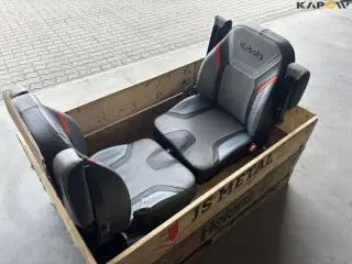 - - - Sæde med armlæn
