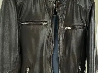 Smart skindjakke i sort